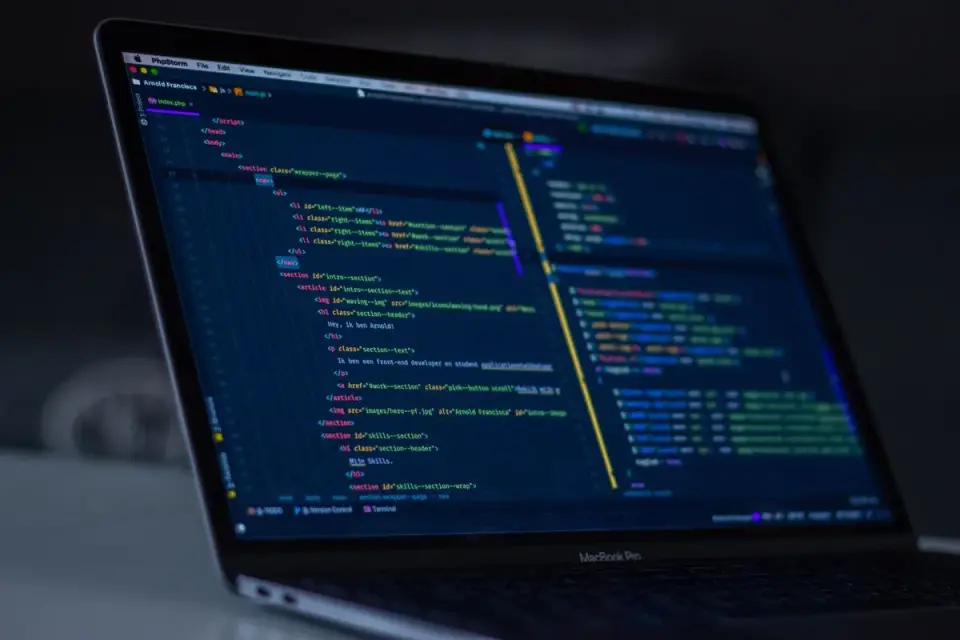 bahasa pemrograman yang dikerjakan programmer, seperti JavaScript, SQL, Linux, XML, C++, C#, dan .NET.