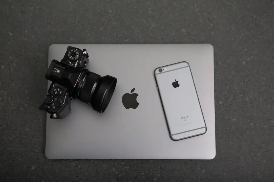 contoh produk dari brand Apple