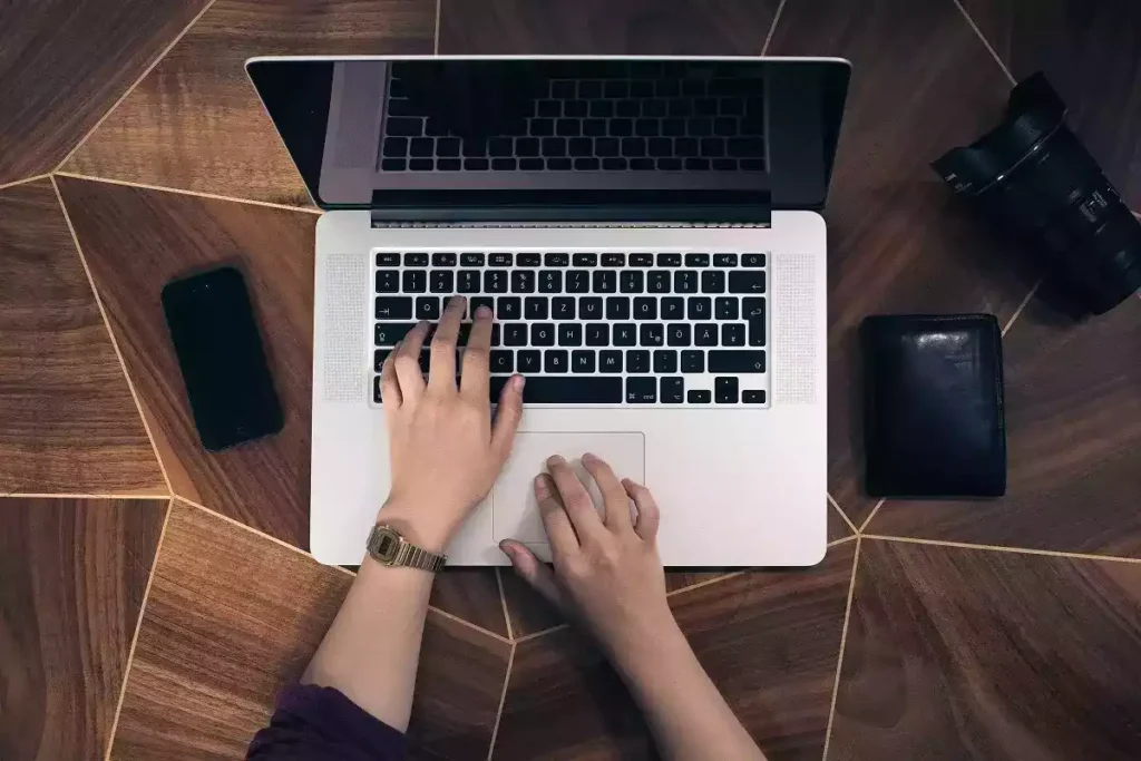 Crawling adalah: Pengertian, Cara Kerja, Fungsi, & Contohnya 7 Web Crawling