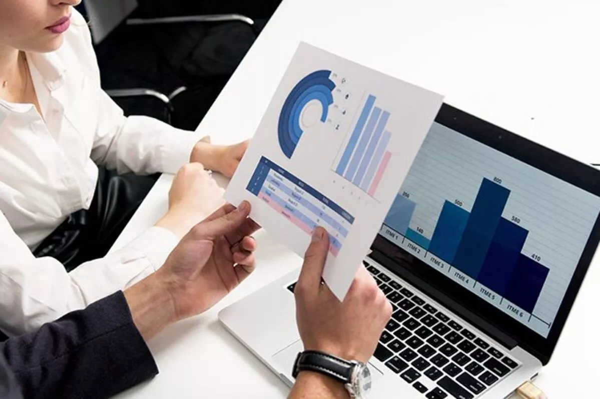 Menganalisis Metadata