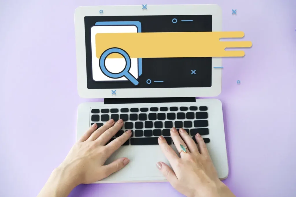 16 Tools Riset Keyword Terbaik untuk SEO, Yuk Ketahui! 7 seseorang seo specialist sedang bekerja menggunakan tools research keyword